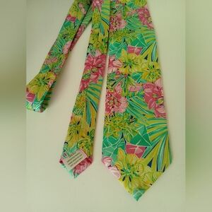 Lilly Pulitzer Men's  Colorful Tropical Blossom 100% Silk tie 3" x 59"